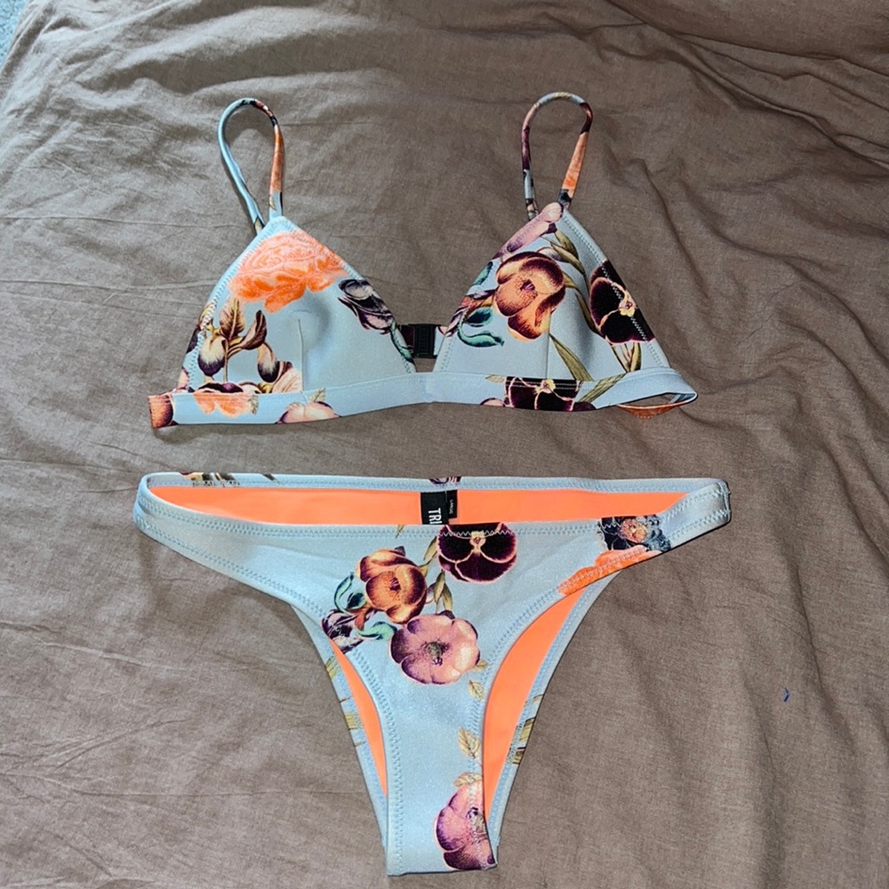 Triangl floral print bikini set